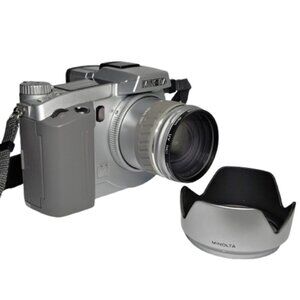 Konica Minolta DiMage 5 3.3 Mega Pixels 7x Optical Zoom Digital Camera POWERS ON